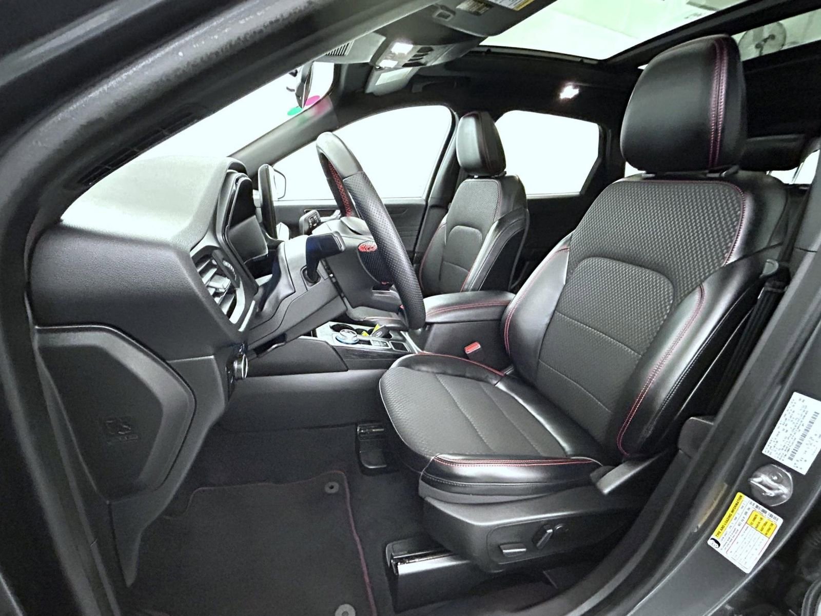 Used 2023 Ford Escape ST-Line w/ Tech Pack #1 AWD/4WD image 10
