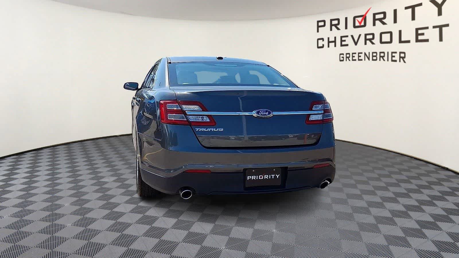 Used 2018 Ford Taurus SE FWD image 7