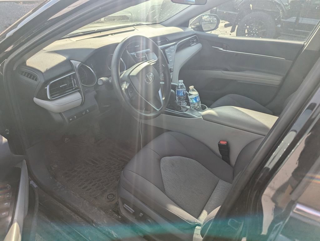 Used 2020 Toyota Camry LE image 5