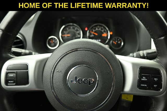 Used 2017 Jeep Compass Latitude AWD/4WD image 17
