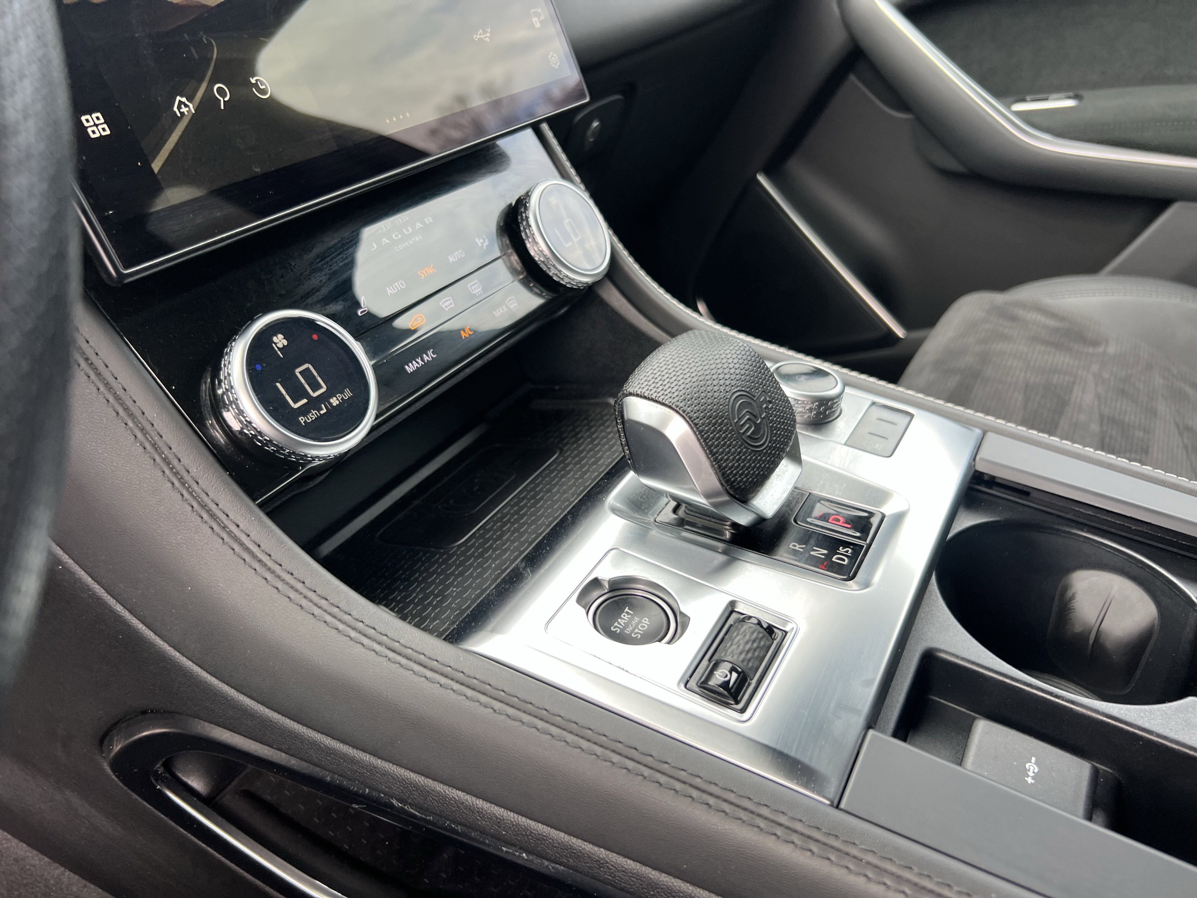 Used 2023 Jaguar F-PACE SVR image 27