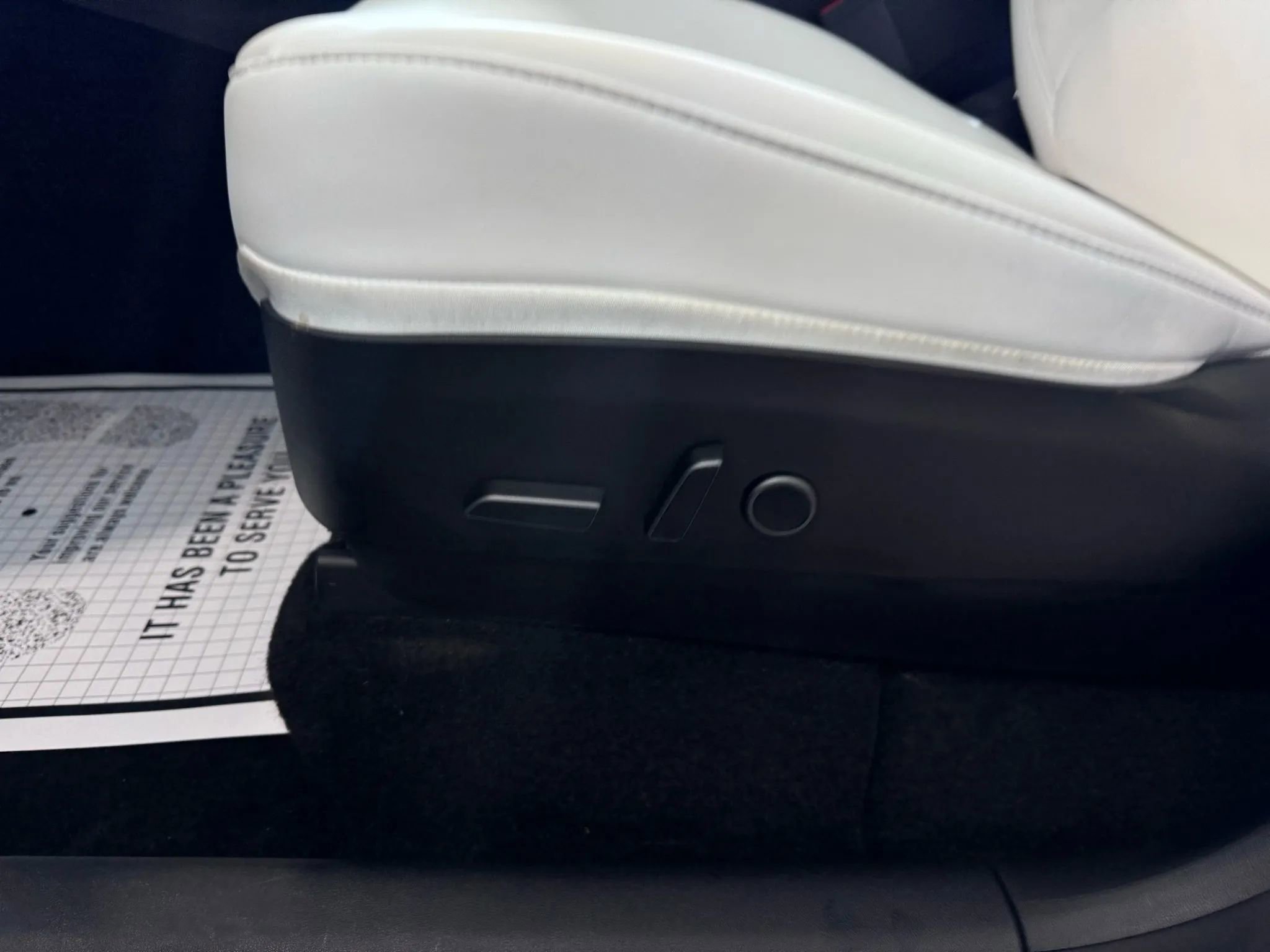 Used 2022 Tesla Model Y Long Range image 11