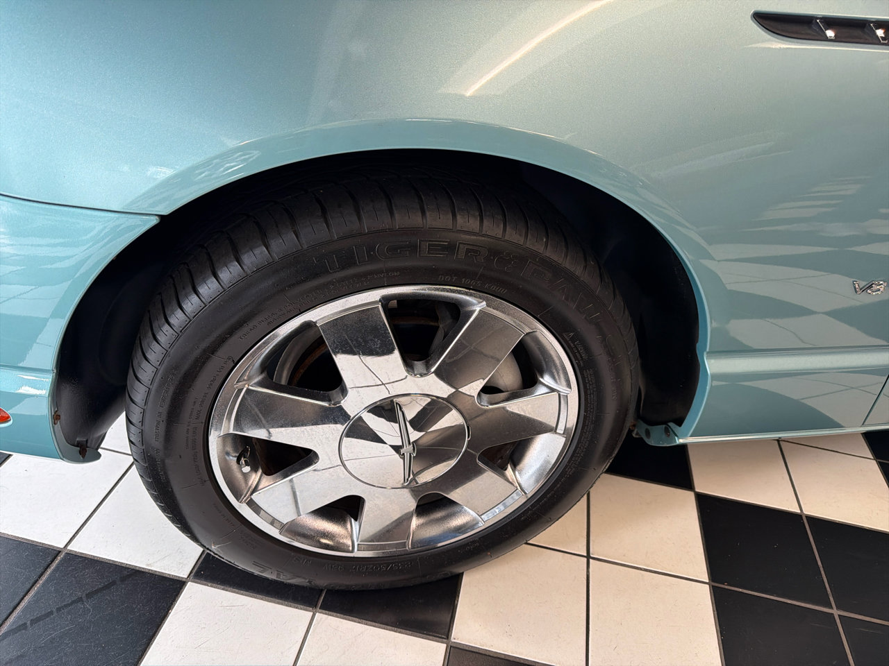 Used 2002 Ford Thunderbird Deluxe image 13