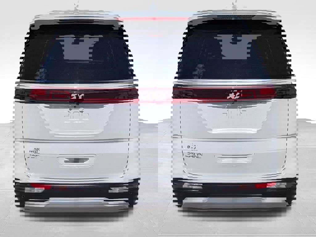 Certified 2024 Kia Carnival LX image 4