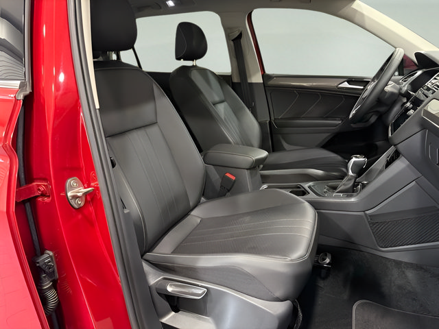 Used 2023 Volkswagen Tiguan SE w/ Panoramic Sunroof Package FWD image 14