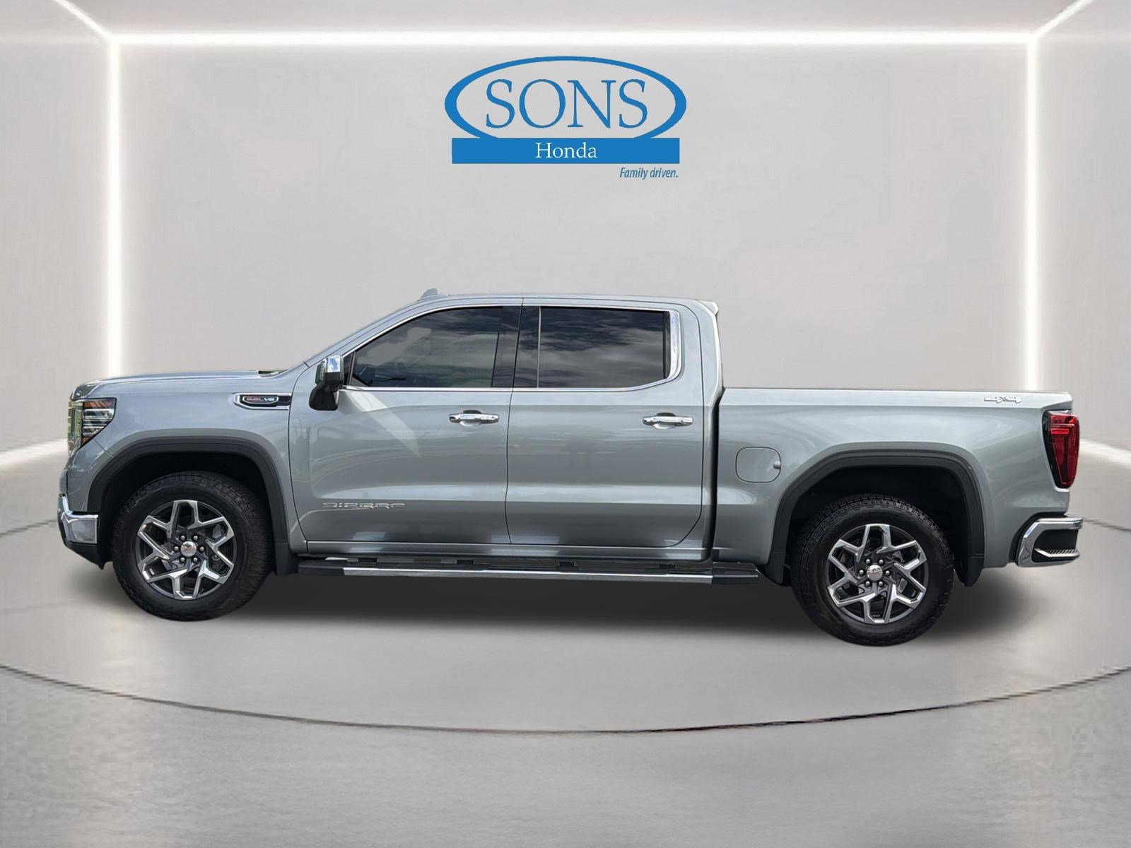 Used 2025 GMC Sierra 1500 SLT w/ SLT Premium Package AWD/4WD image 20
