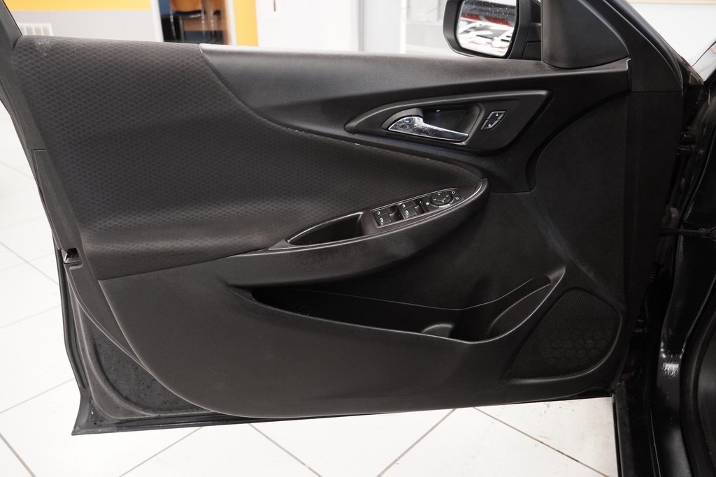 Used 2016 Chevrolet Malibu LT image 16