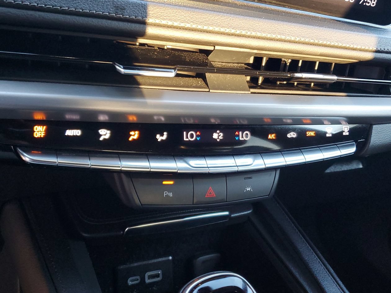 Used 2025 Cadillac XT4 Premium Luxury FWD image 22