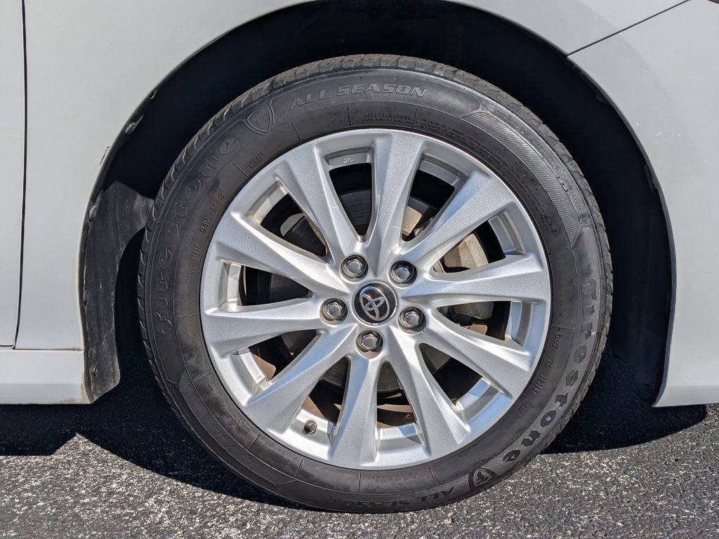 Used 2020 Toyota Camry LE image 11