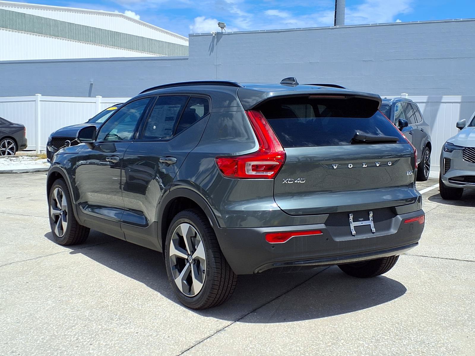 New 2026 Volvo XC40 B5 Plus w/ Climate Package AWD/4WD image 5
