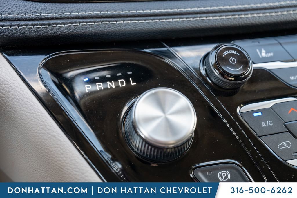 Used 2023 Chrysler Pacifica Touring-L image 11