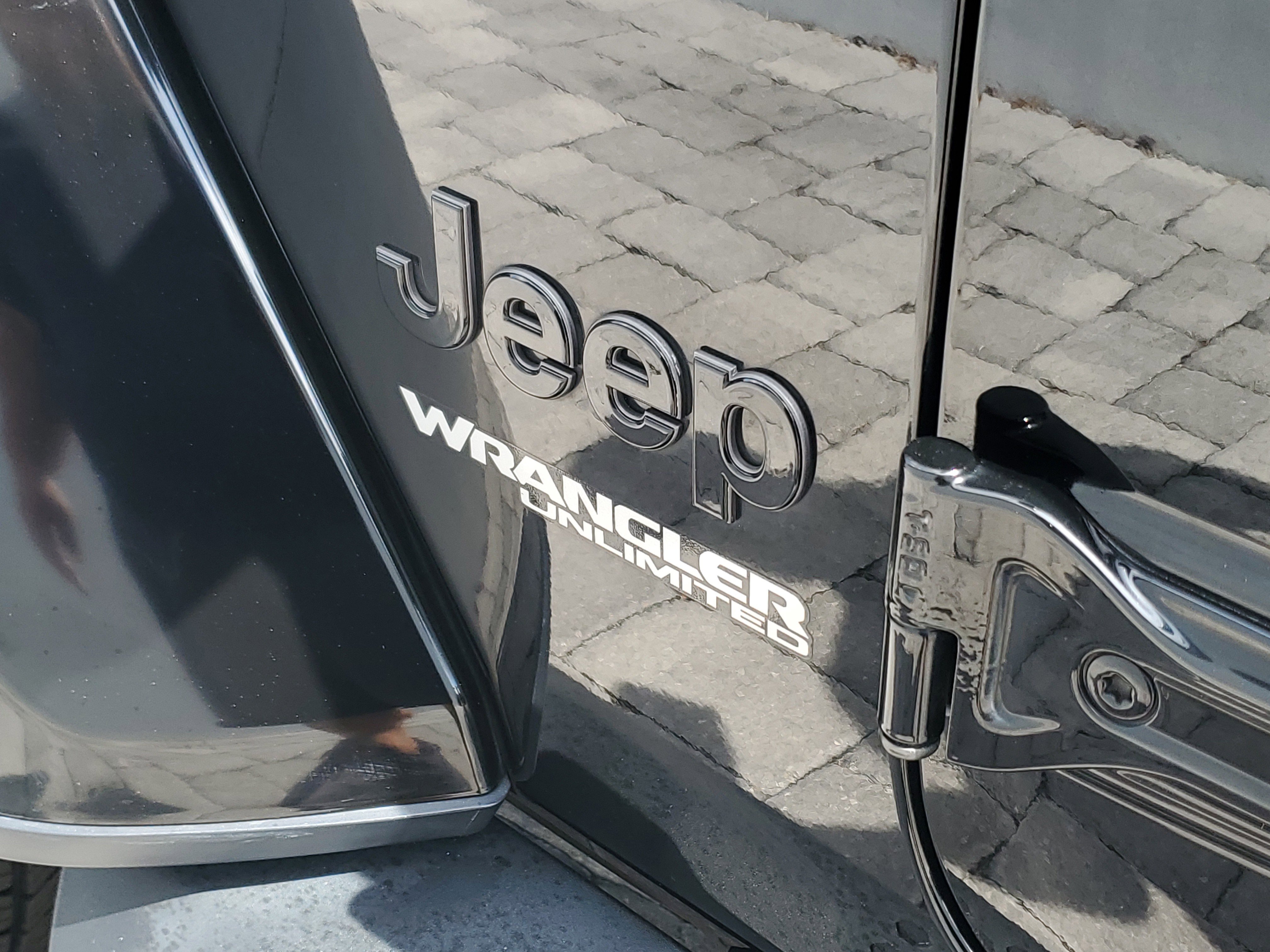 Used 2022 Jeep Wrangler Unlimited Sahara image 8