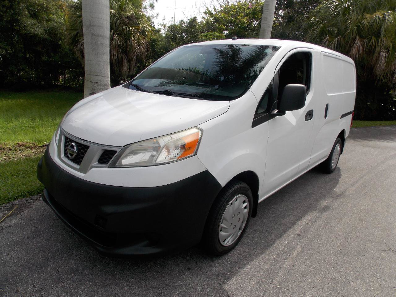 Used 2015 Nissan NV200 S w/ Back Door Glass Package FWD image 2