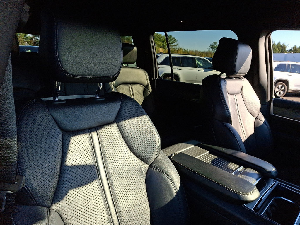 Certified 2024 Jeep Wagoneer L Series II w/ Flexible Seating Group image 13