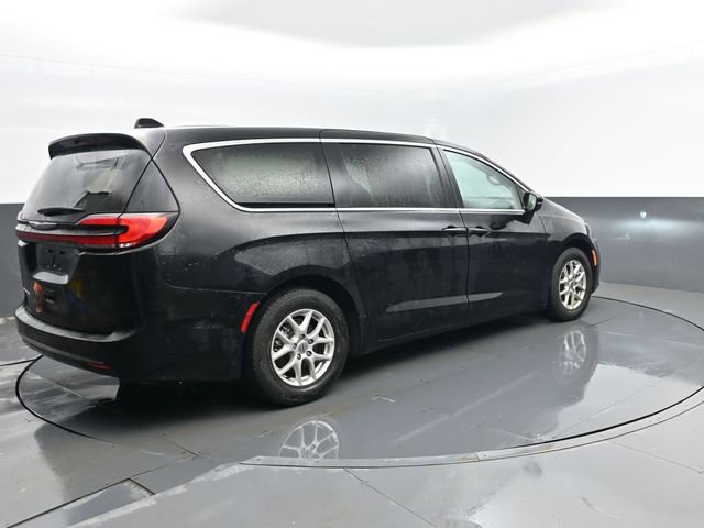 Used 2024 Chrysler Pacifica Touring-L image 24