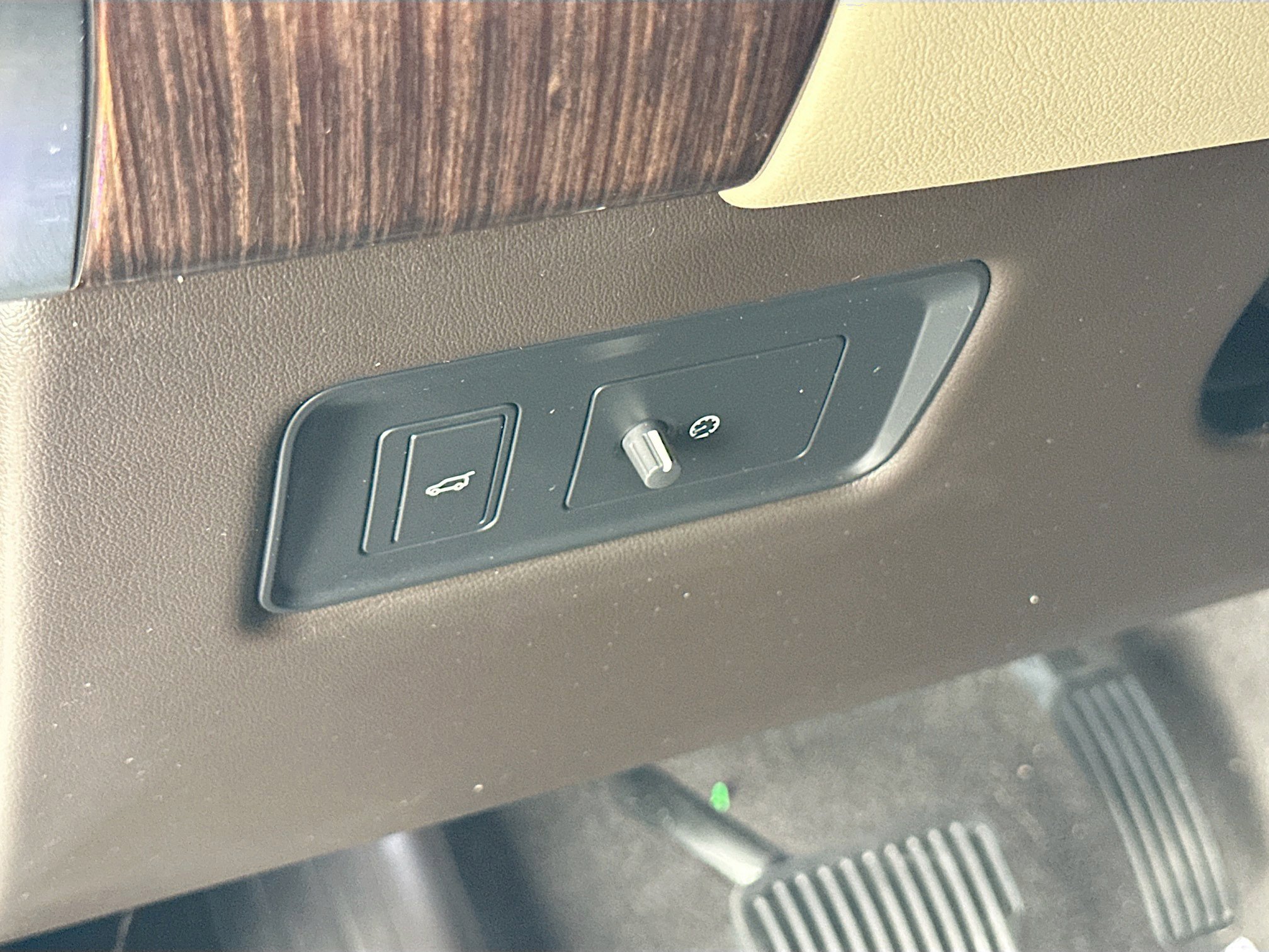 Used 2020 Land Rover Range Rover Sport HSE image 10