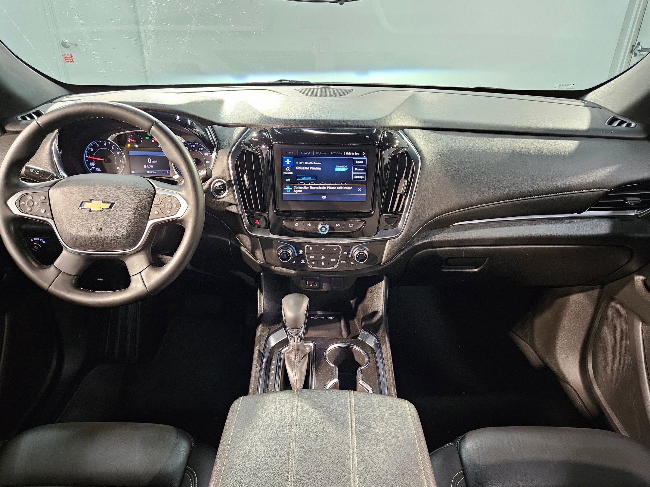 Used 2023 Chevrolet Traverse LT w/ Rear Camera Mirror Package FWD image 10