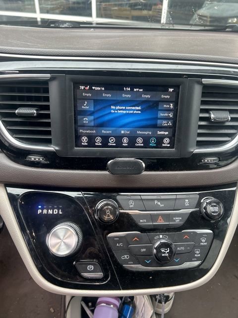 Used 2018 Chrysler Pacifica Touring-L image 22