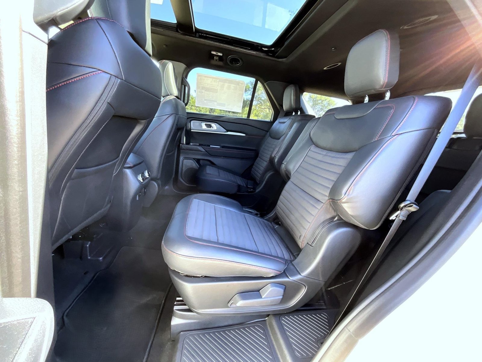 New 2027 Ford Explorer ST-Line w/ Premium Package AWD/4WD image 24