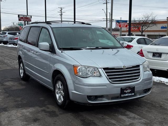 Used 2008 Chrysler Town & Country Touring w/ Flexible Seating Group FWD image 3