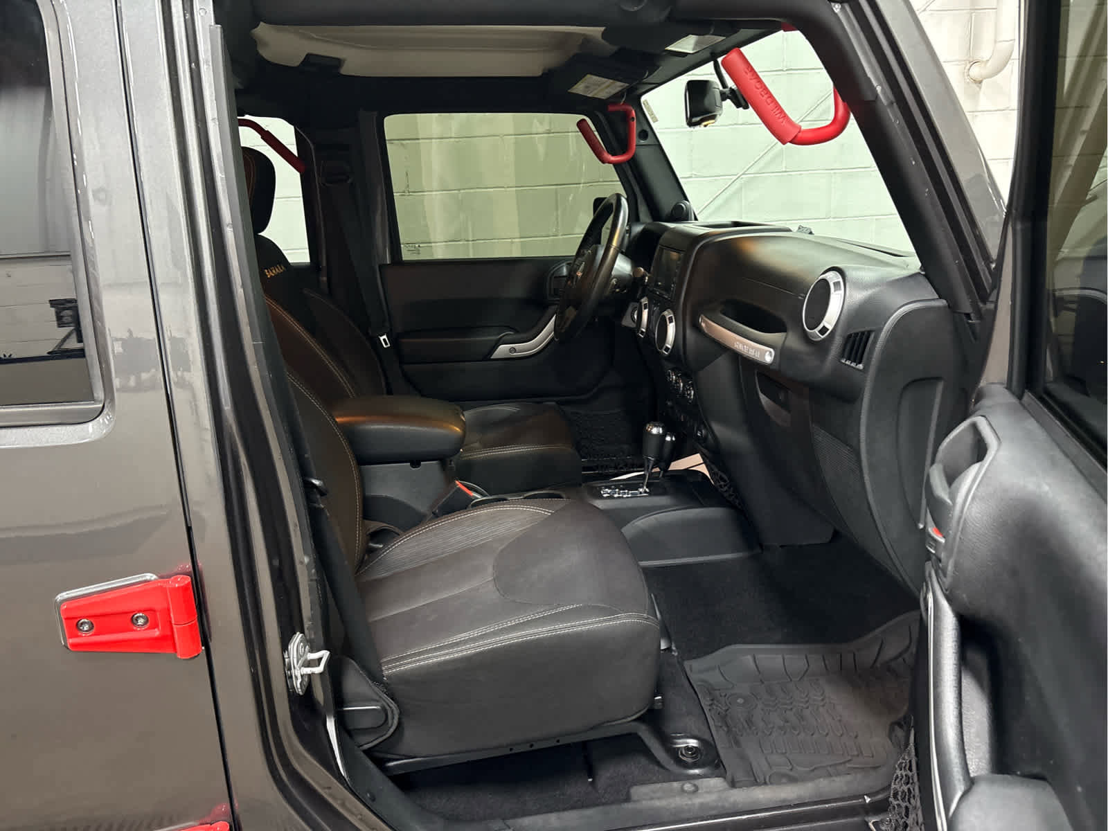 Used 2014 Jeep Wrangler Unlimited Sahara w/ Connectivity Group image 20