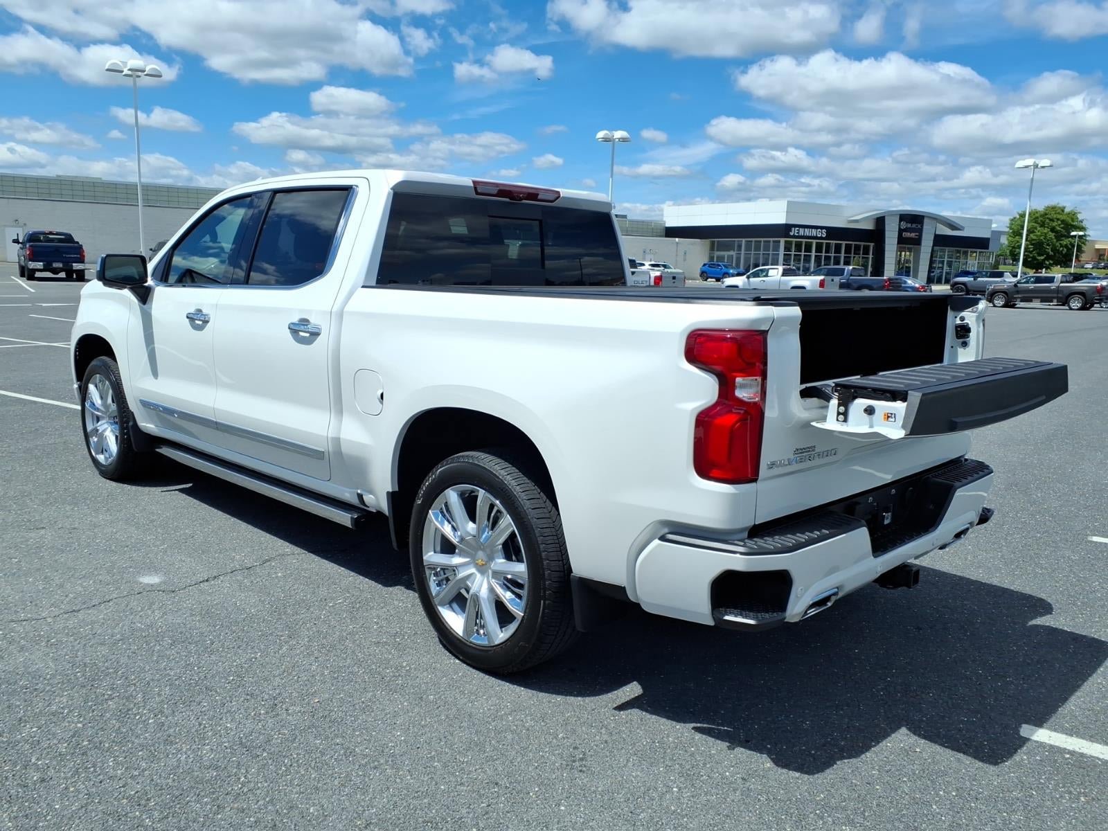 Used 2025 Chevrolet Silverado 1500 High Country AWD/4WD image 6