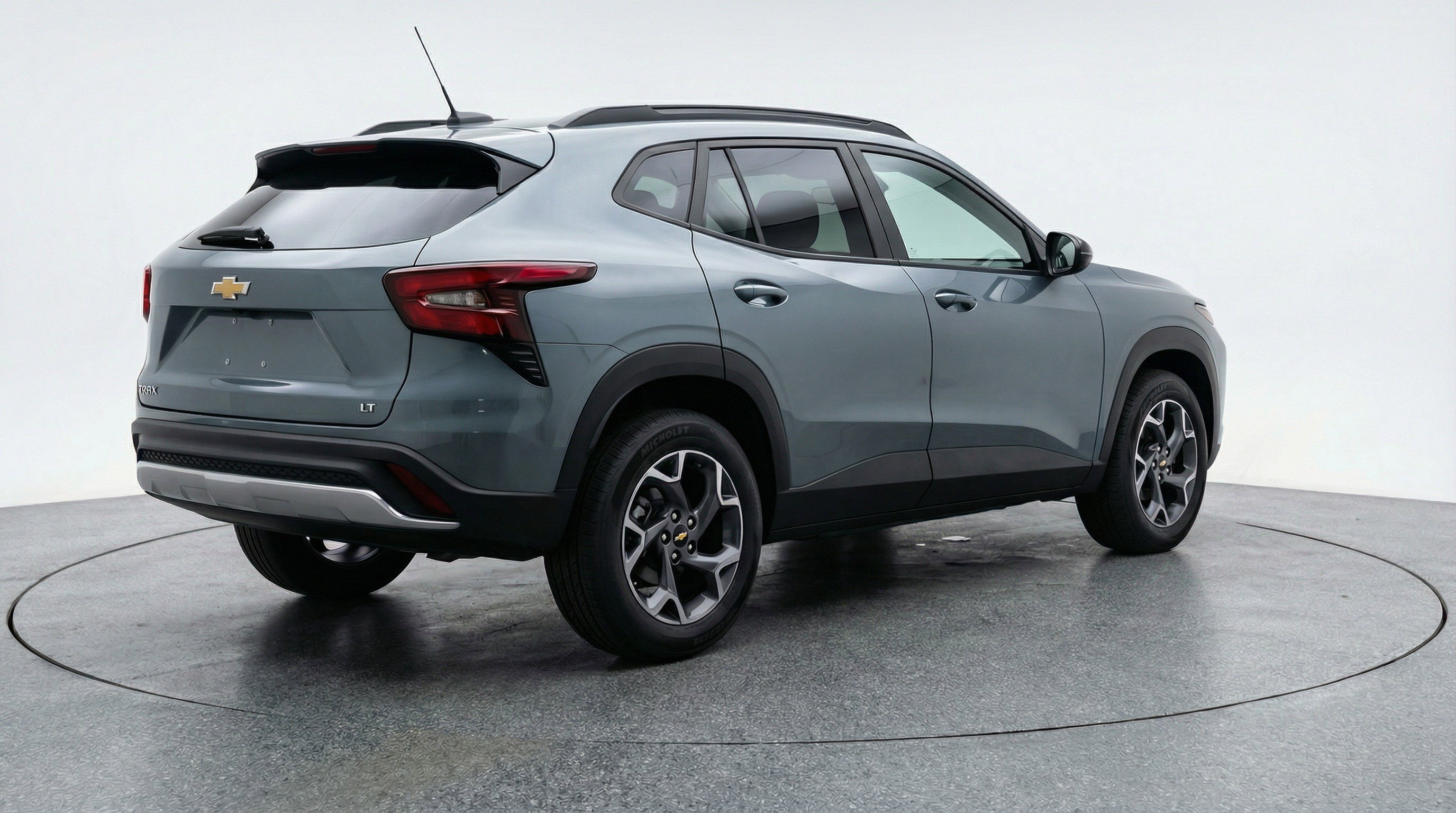 Used 2025 Chevrolet Trax LT FWD image 9