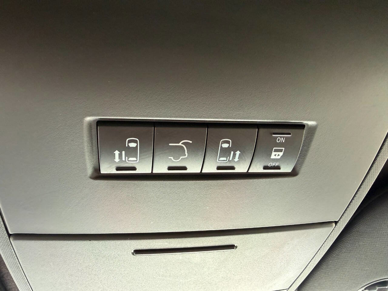 Used 2017 Dodge Grand Caravan SXT image 16