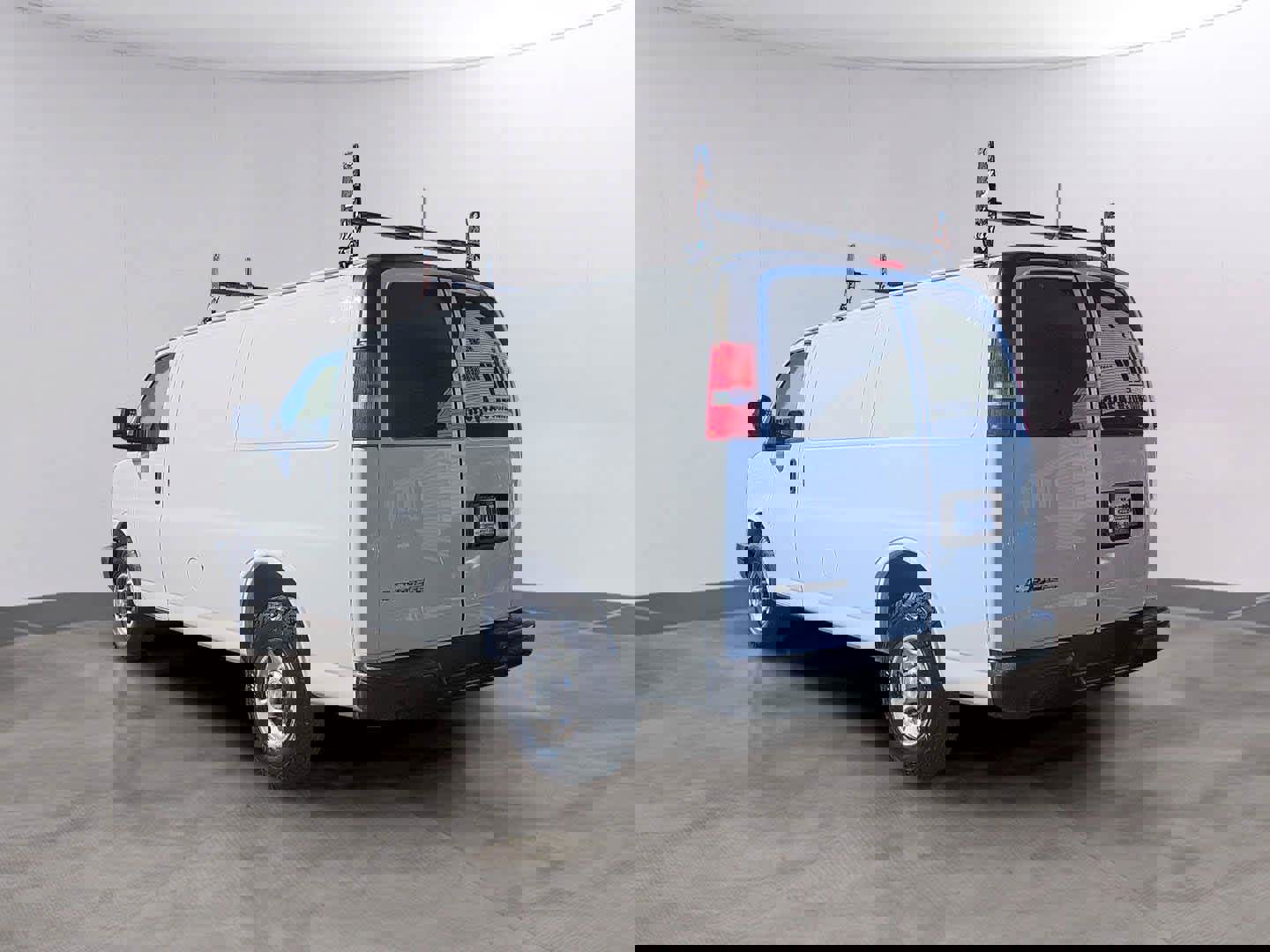 Used 2016 Chevrolet Express 2500 image 6