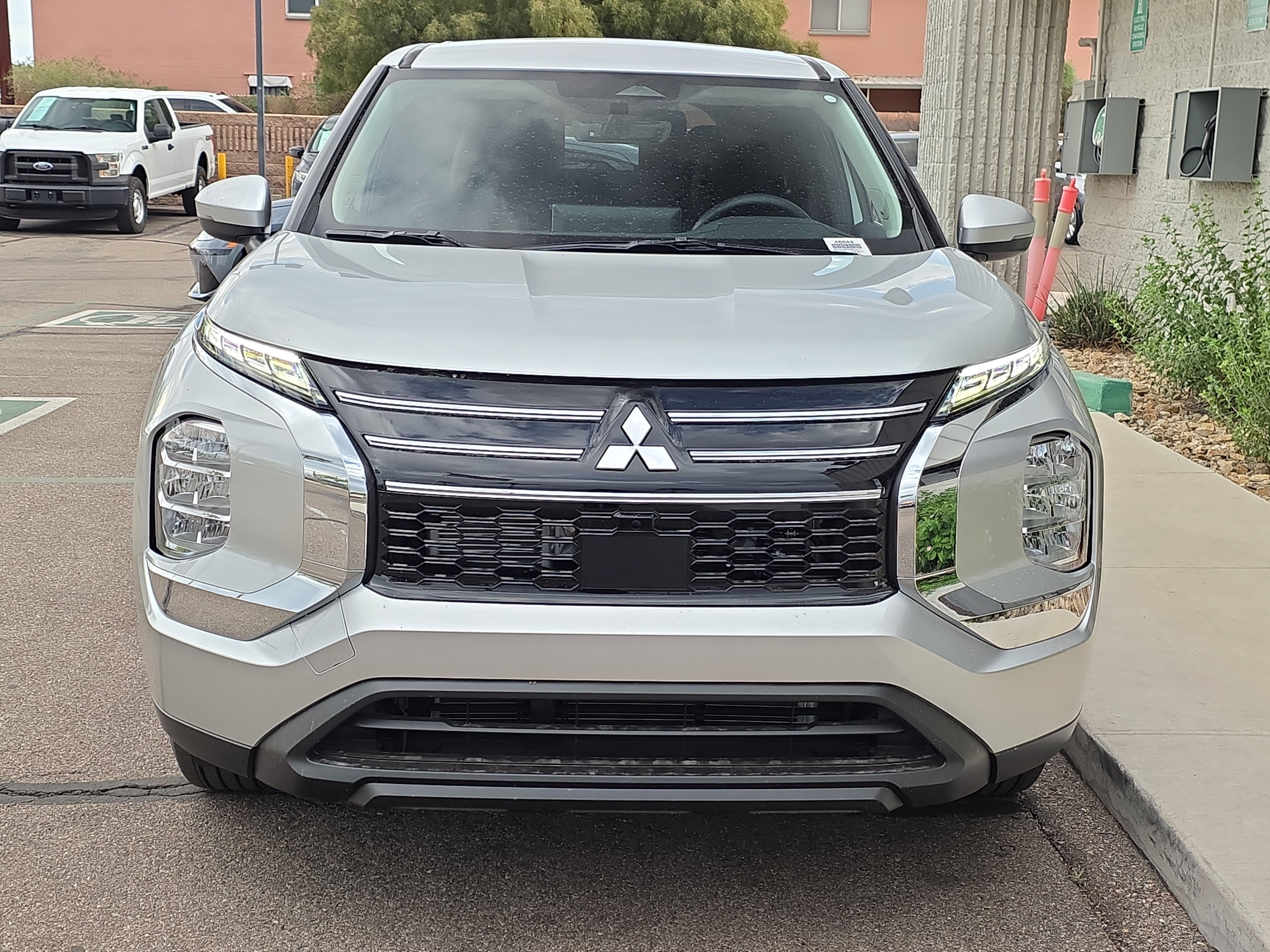 New 2026 Mitsubishi Outlander ES FWD image 2
