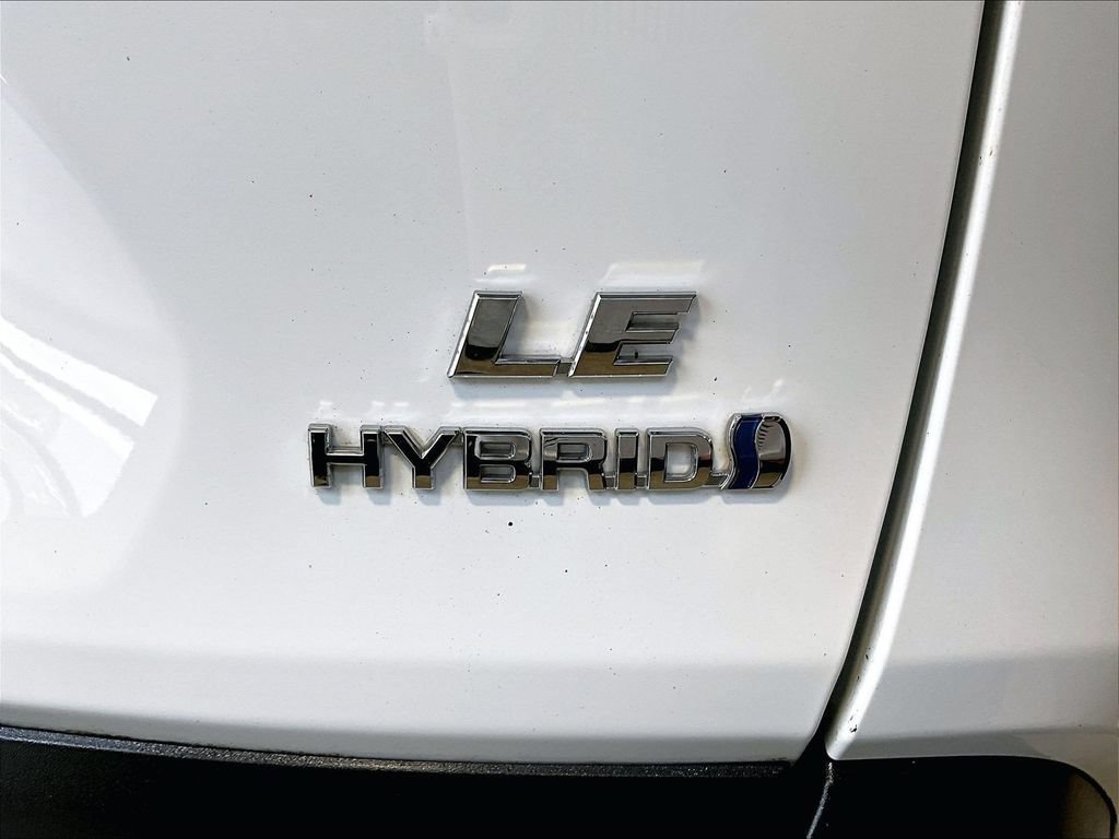 Used 2020 Toyota RAV4 LE w/ Carpet Mat Package AWD/4WD image 29