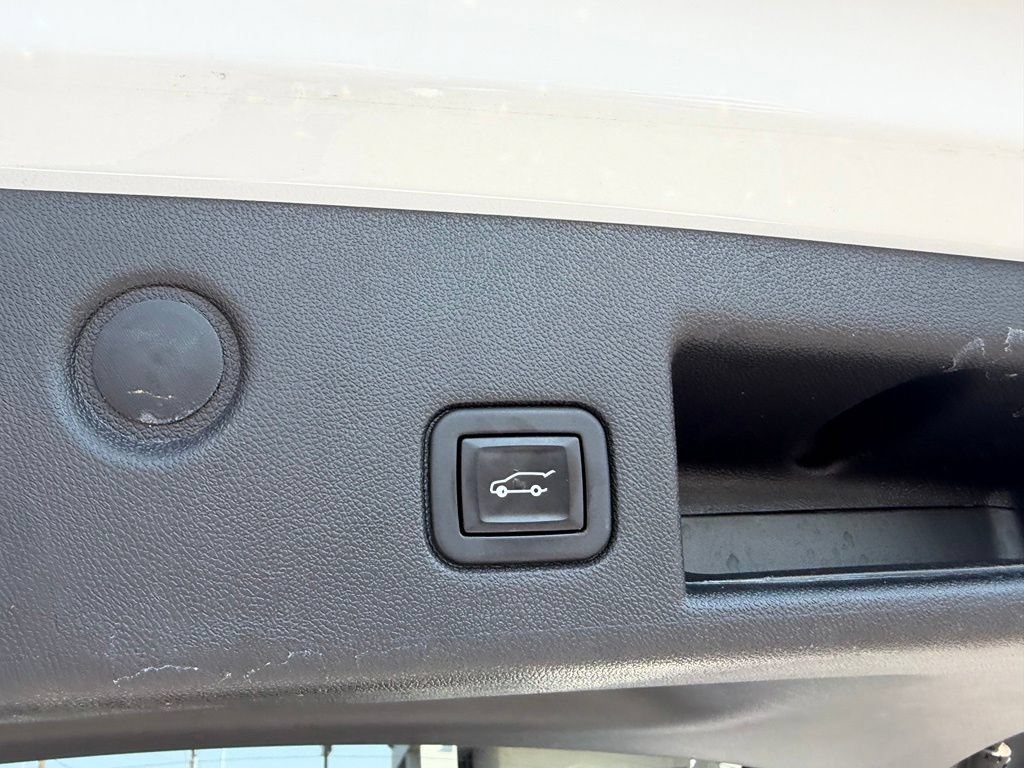 Used 2020 Chevrolet Equinox Premier FWD image 18