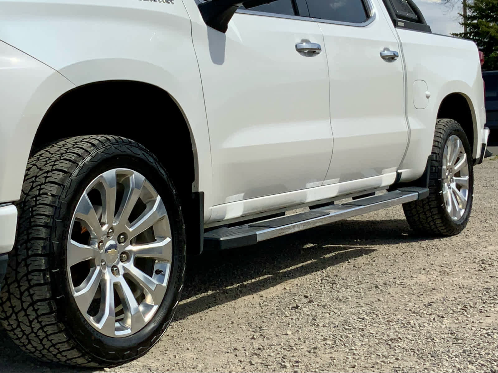 Used 2021 Chevrolet Silverado 1500 High Country w/ Technology Package AWD/4WD image 18