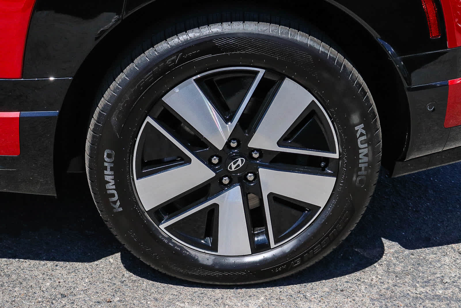 New 2026 Hyundai Ioniq 9 SEL w/ Tow & Go Package AWD/4WD image 13