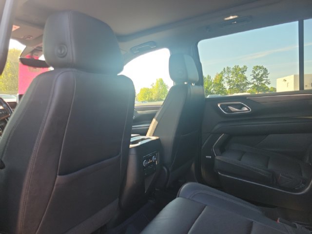 Used 2022 Chevrolet Suburban High Country AWD/4WD image 31