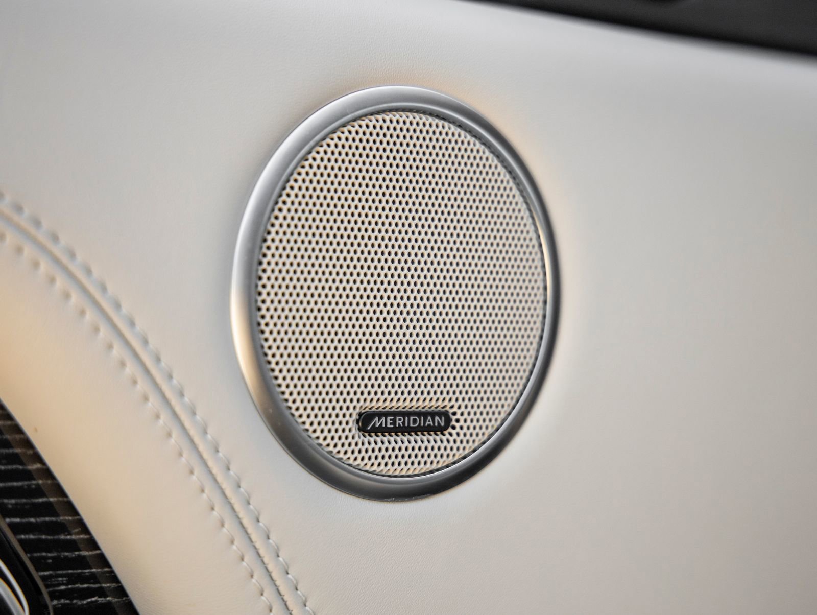 Used 2020 Land Rover Range Rover Autobiography image 17