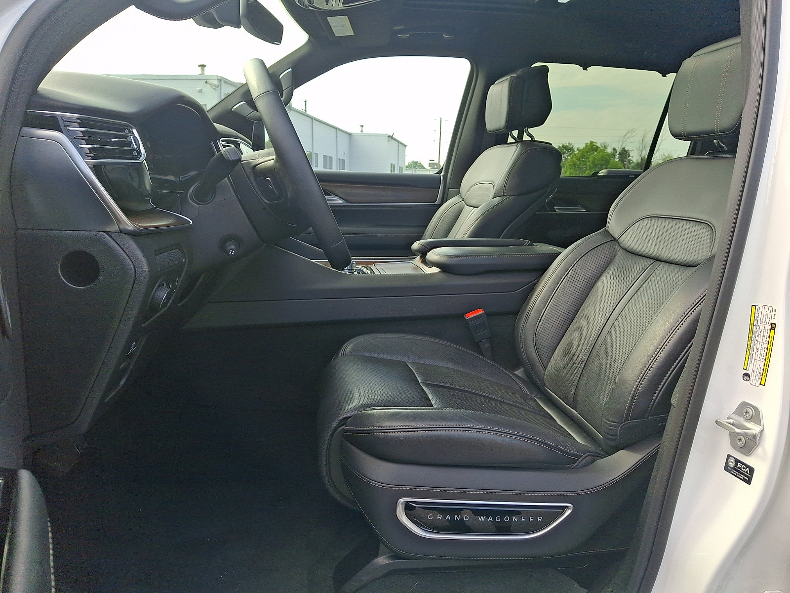Used 2025 Jeep Grand Wagoneer 4WD image 14