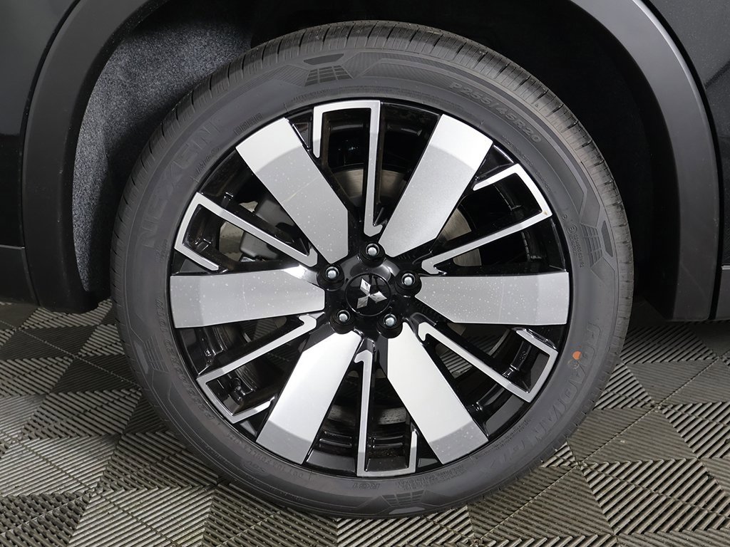 New 2025 Mitsubishi Outlander SE image 26