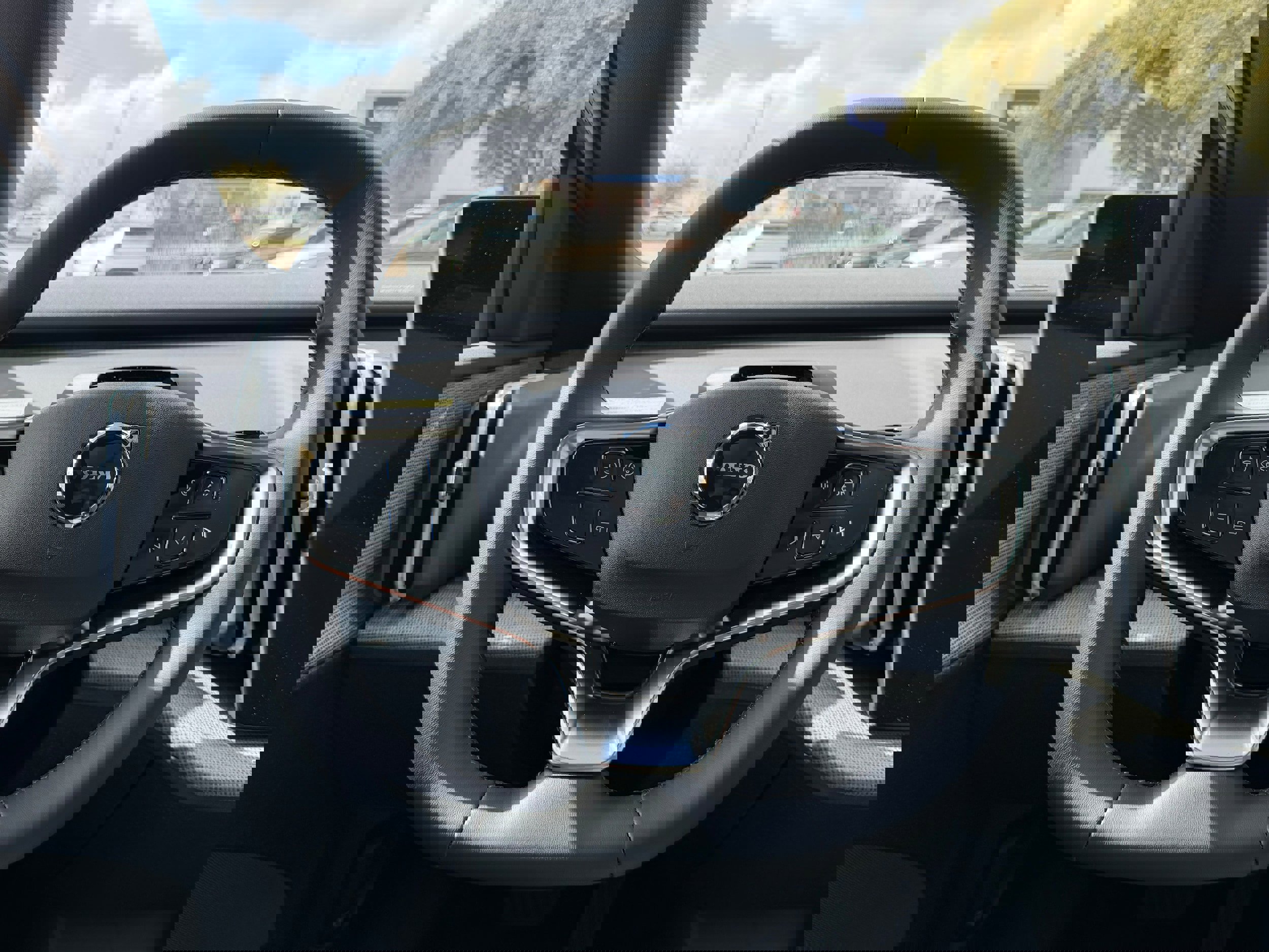 New 2026 Volvo EX30 Plus w/ Protection Package Premier image 14