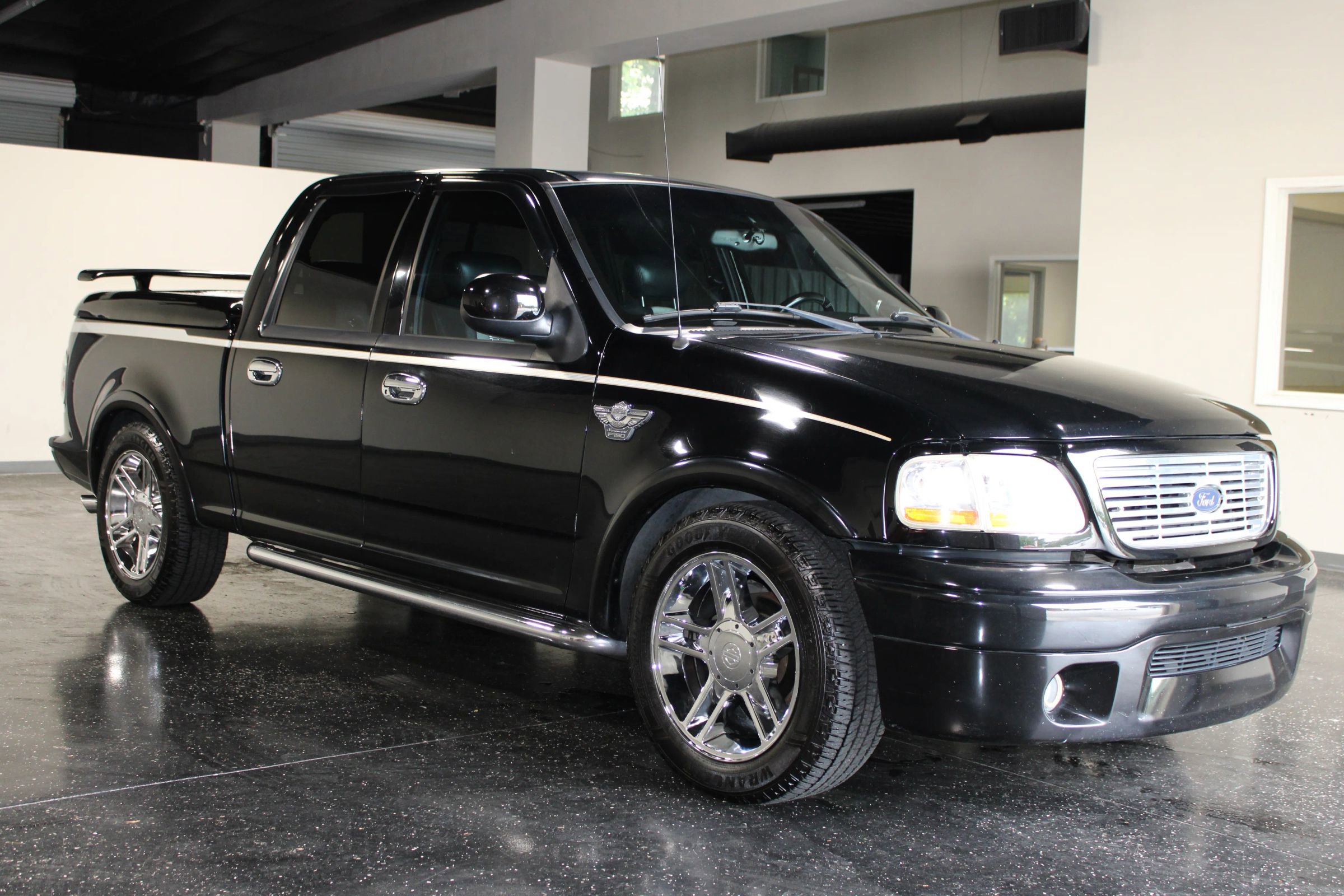 Used 2003 Ford F150 Harley-Davidson RWD image 2