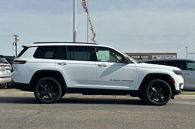 Certified 2023 Jeep Grand Cherokee L Limited w/ Black Appearance Package AWD/4WD image 2