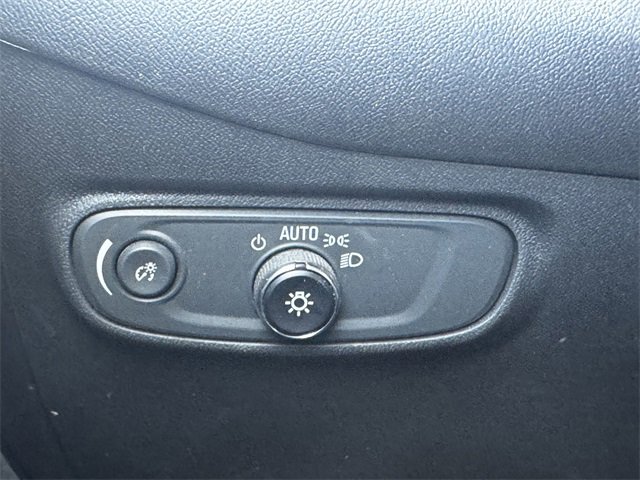 Used 2023 Chevrolet Equinox LT image 25