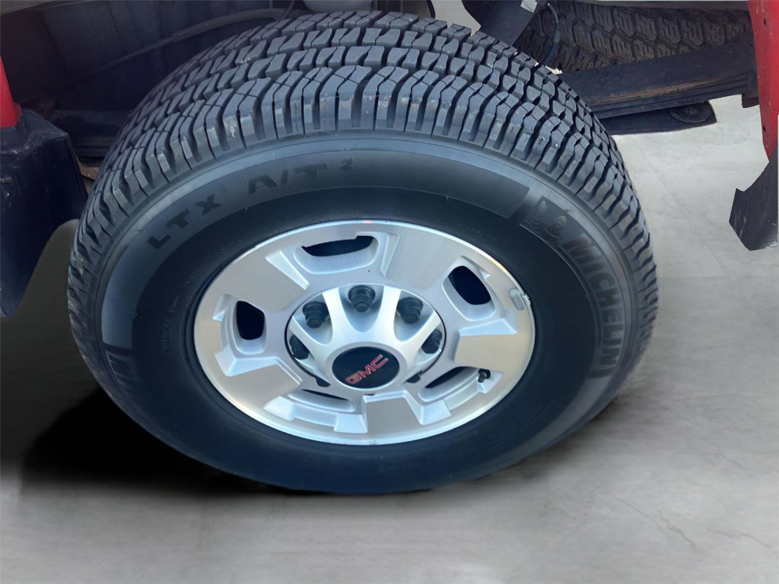 Used 2015 GMC Sierra 2500 4WD Crew Cab 153.7 w/ Snow Plow Prep Package image 17