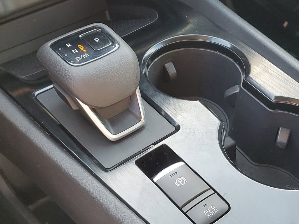 Used 2023 Nissan Rogue S image 18