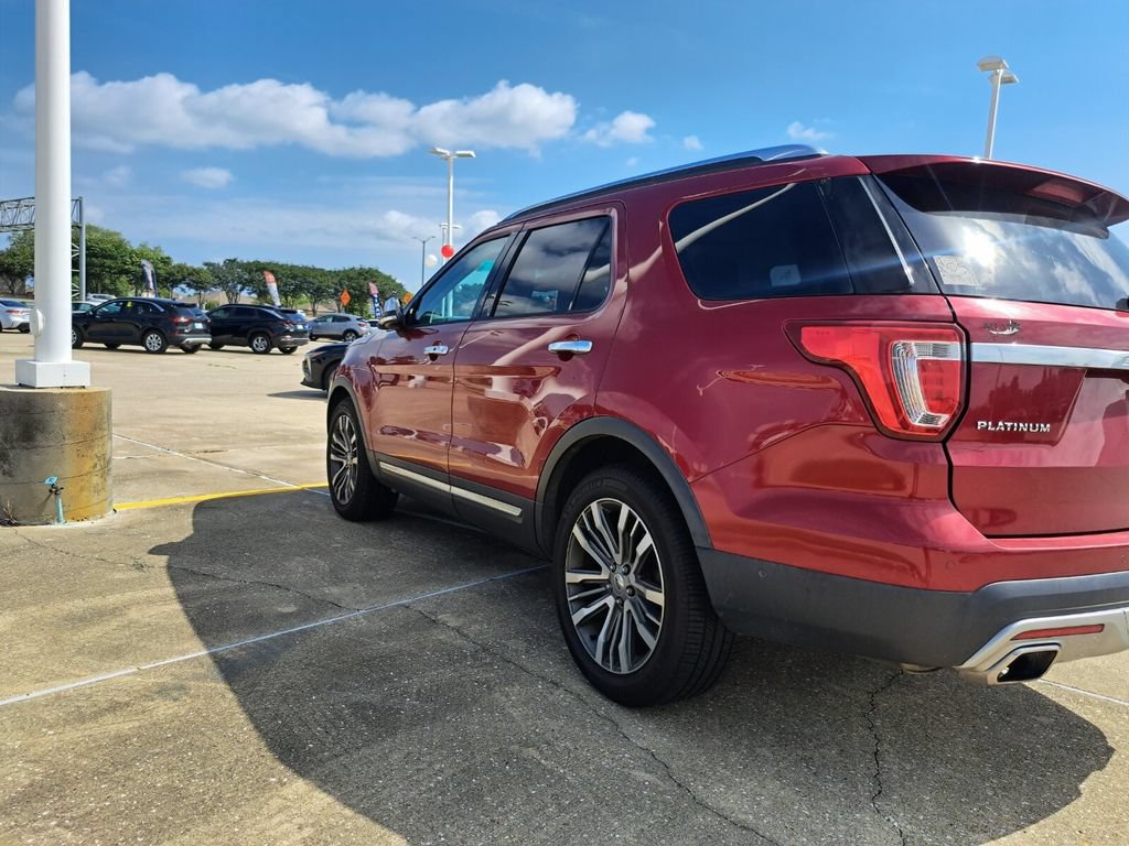 Used 2017 Ford Explorer Platinum AWD/4WD image 4
