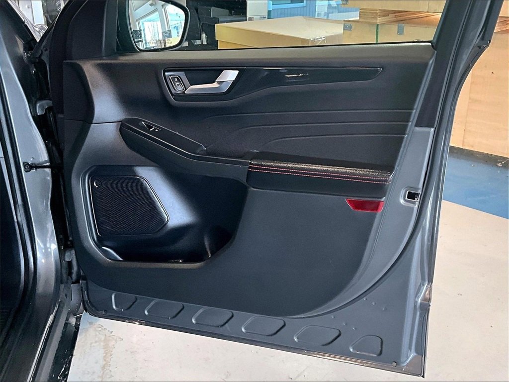 Used 2023 Ford Escape ST-Line image 12