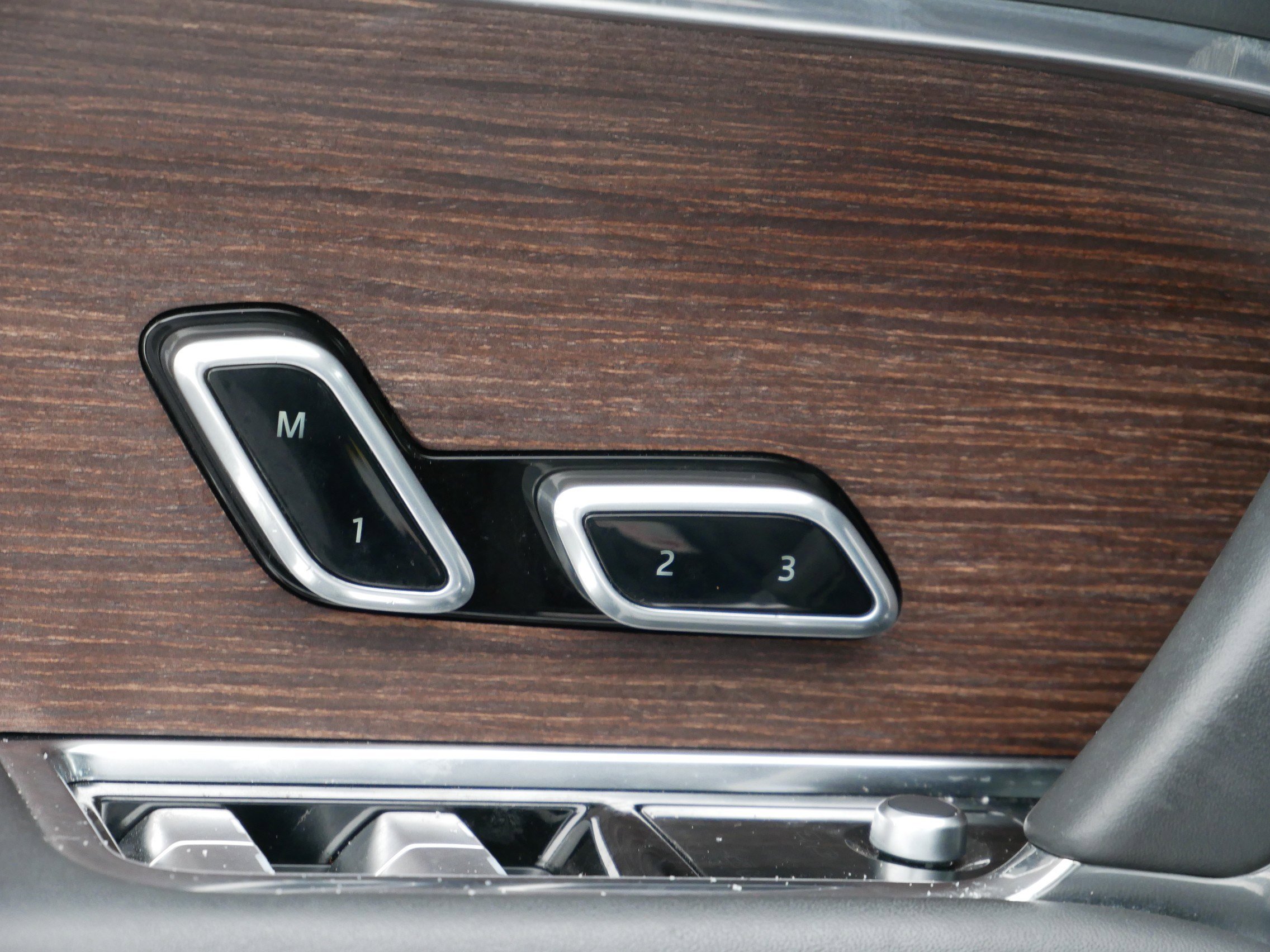 Used 2023 Land Rover Range Rover SE image 4