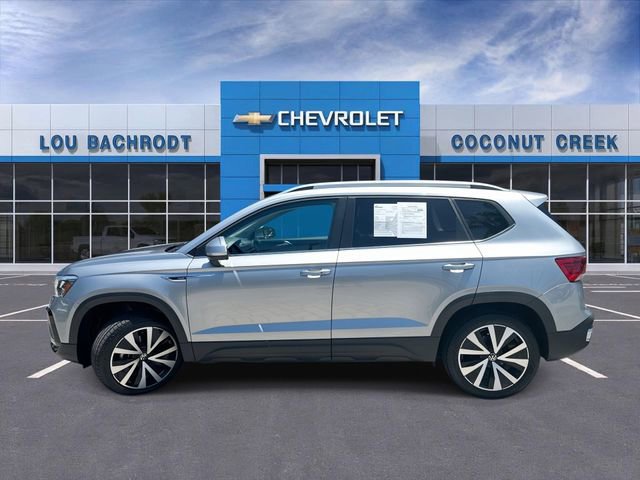 Used 2024 Volkswagen Taos SE FWD image 5