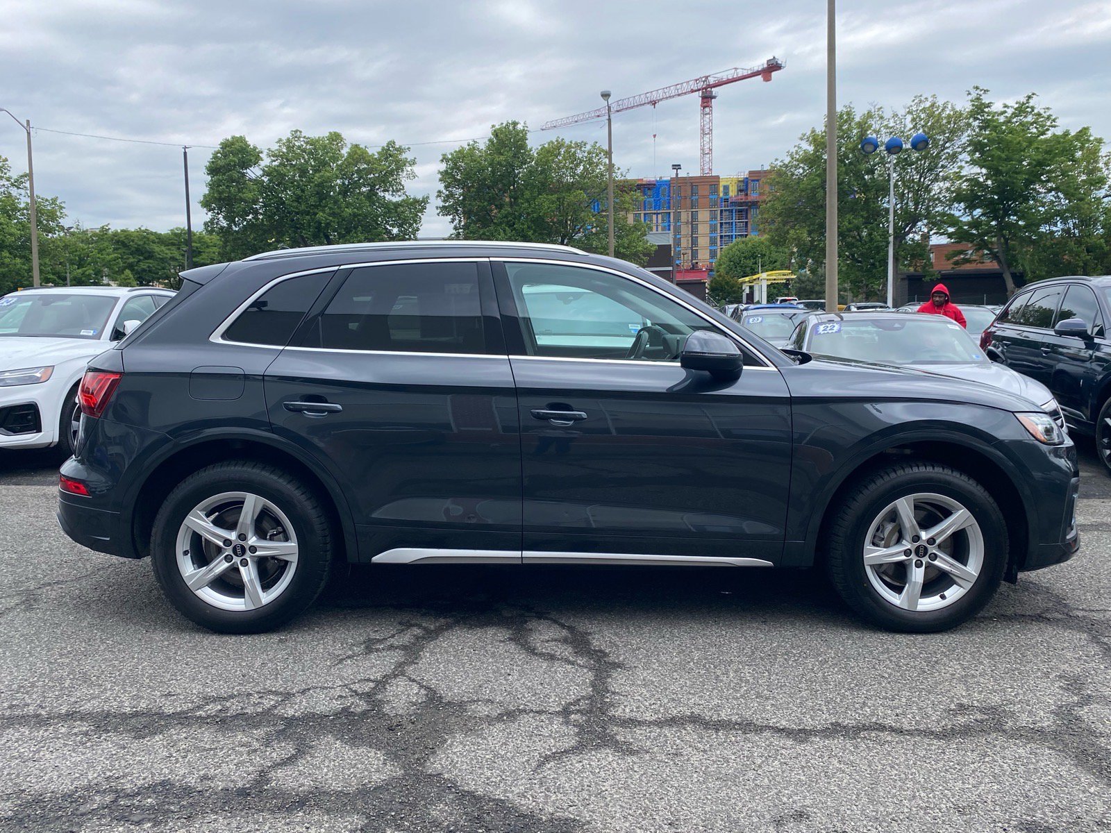 Used 2023 Audi Q5 2.0T Premium w/ Convenience Package AWD/4WD image 2