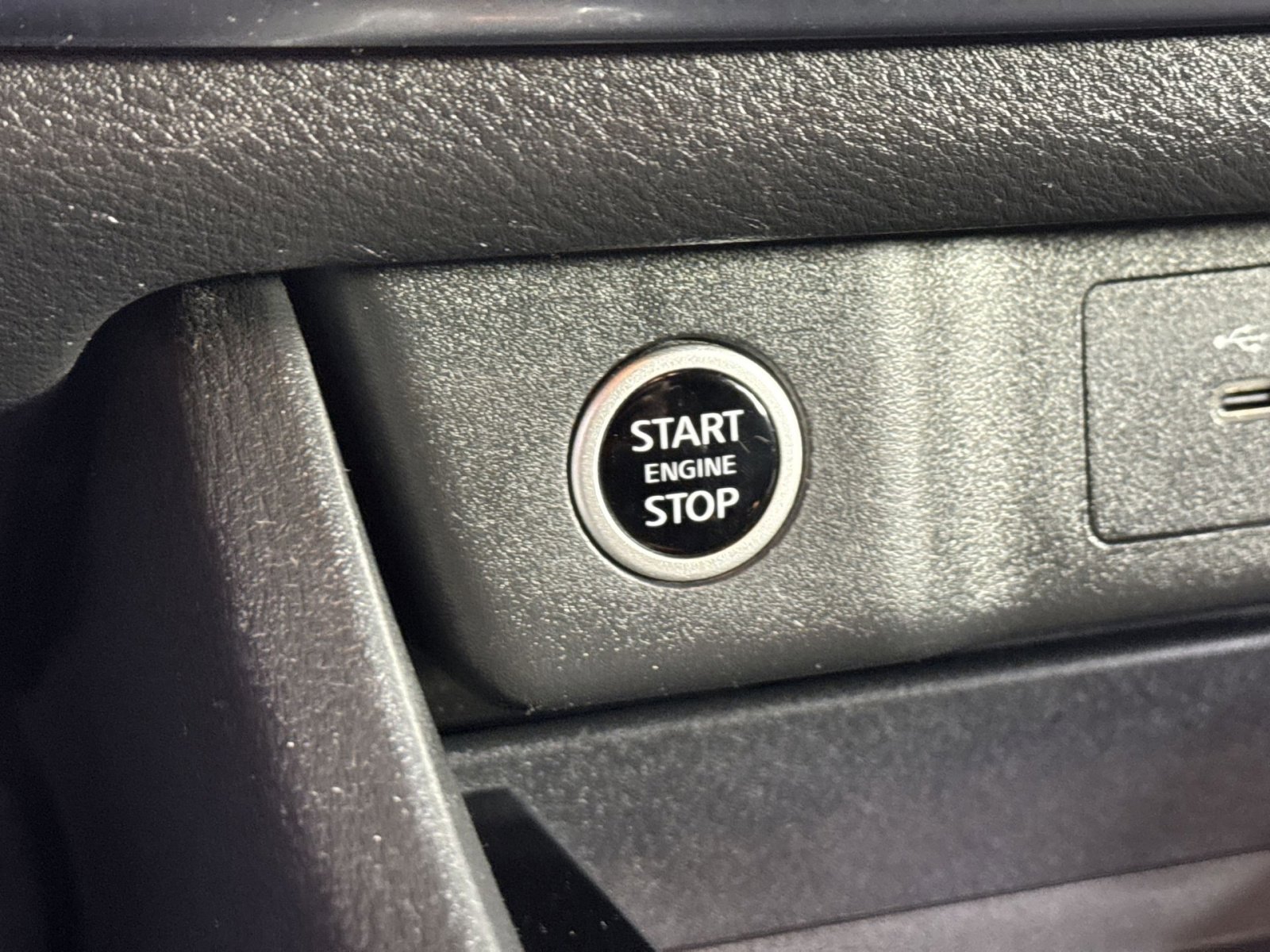 Used 2023 Nissan Rogue S image 34